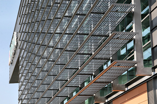 Julkisivun aurinkosuojat