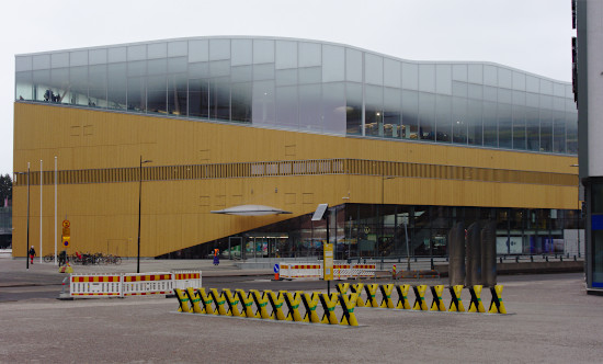 Helsingin uuden keskustakirjaston laseissa näkyy himmennystä